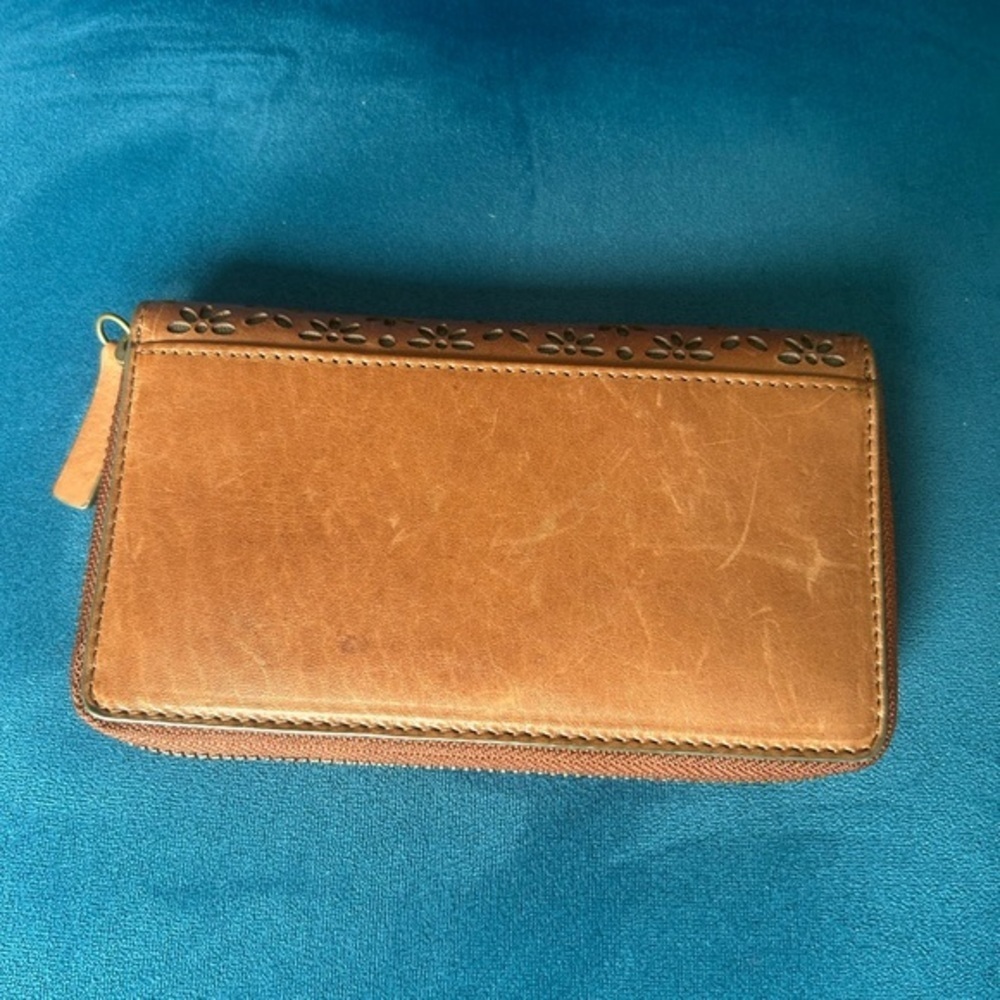✨NEW Leather Brown woven Floral Cutout Women's Wallet - Picture 2 of 11